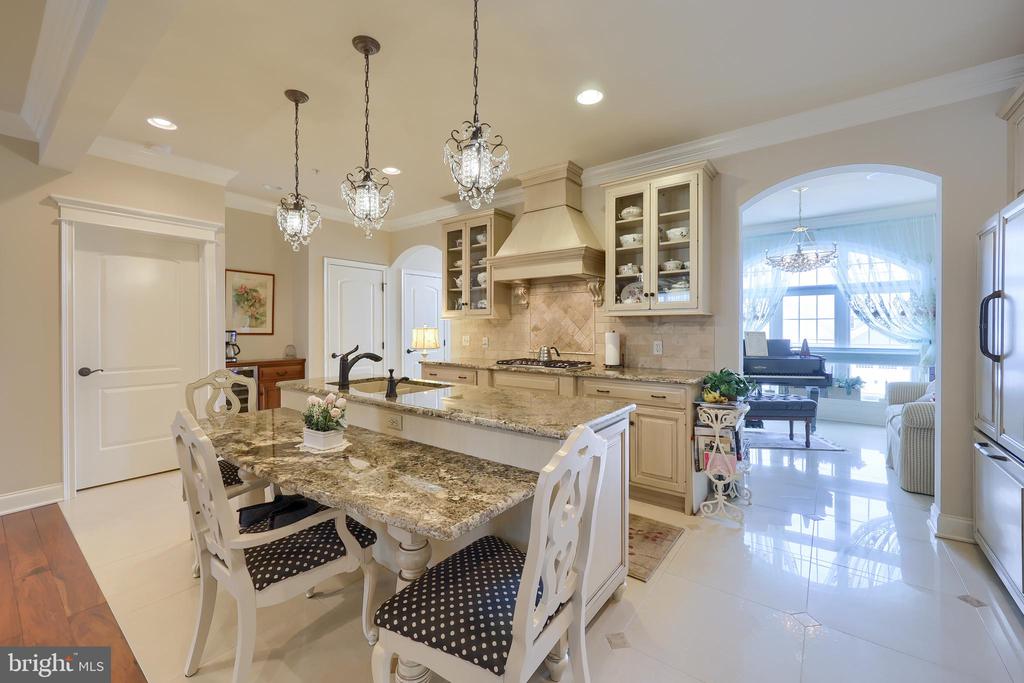 2589 CAMAS LANE