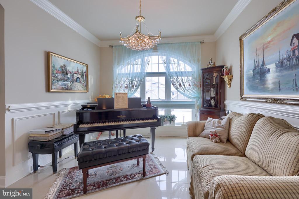 2589 CAMAS LANE