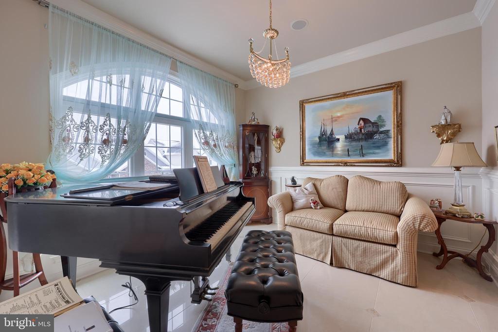 2589 CAMAS LANE