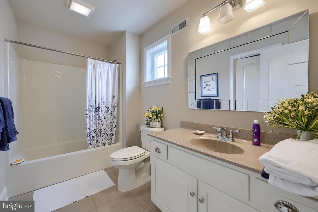 2589 CAMAS LANE