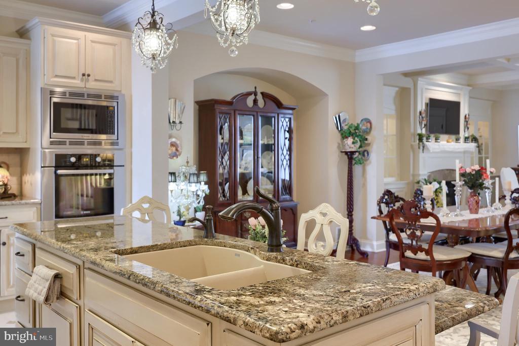 2589 CAMAS LANE