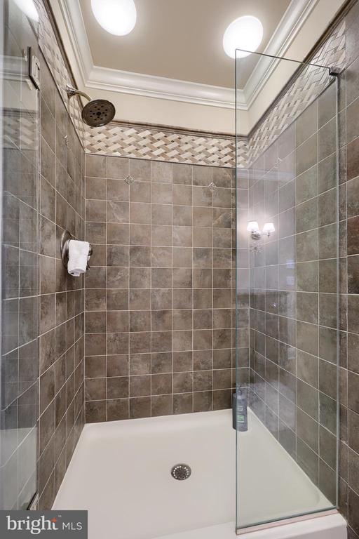2589 CAMAS LANE