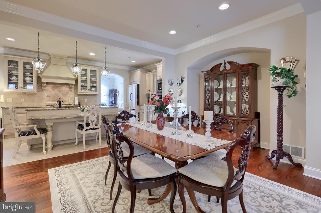 2589 CAMAS LANE