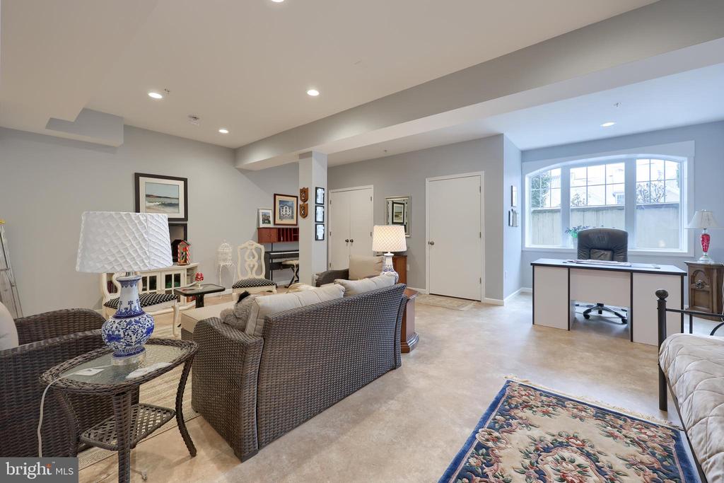 2589 CAMAS LANE