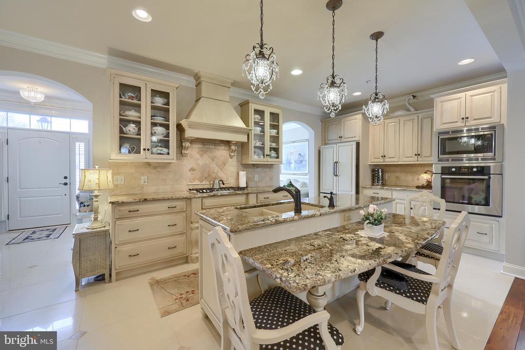 2589 CAMAS LANE