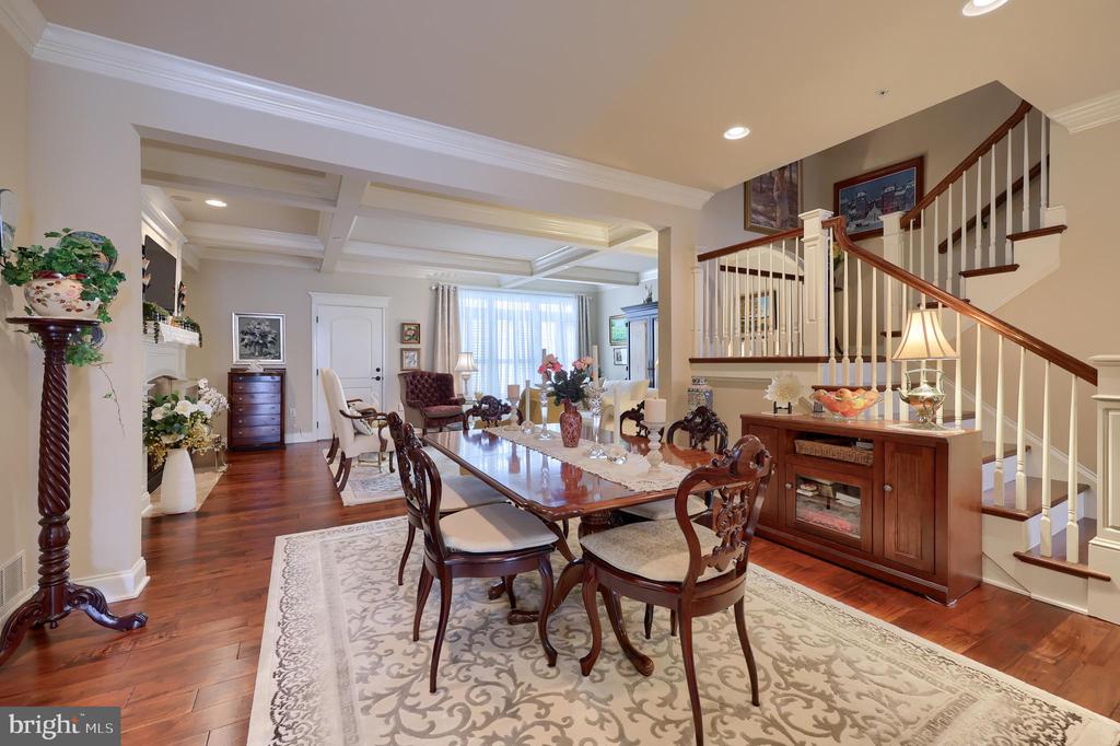 2589 CAMAS LANE