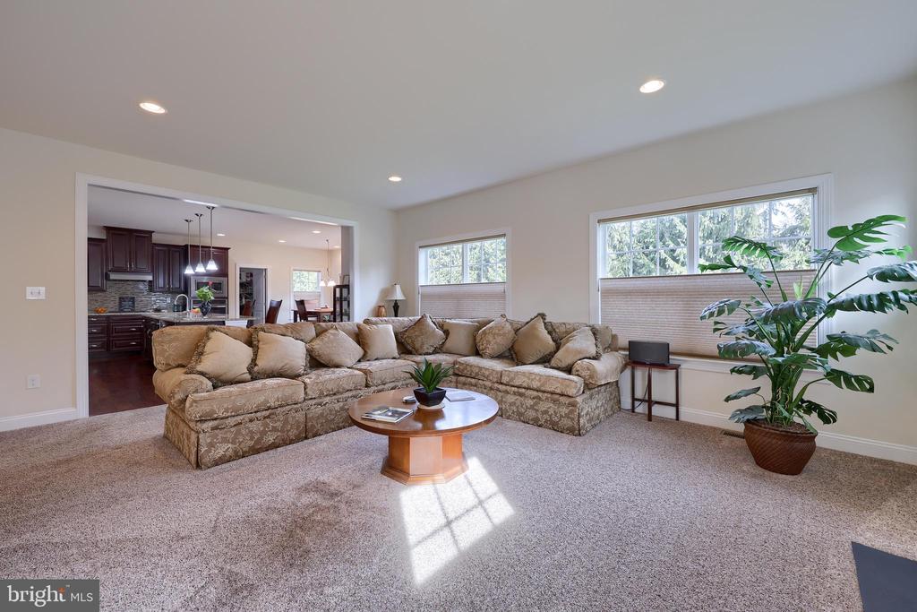 640 WARMINSTER LANE
