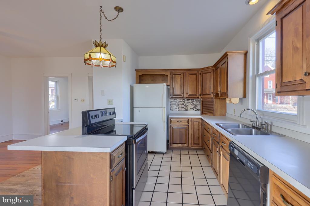 115 W FULTON STREET