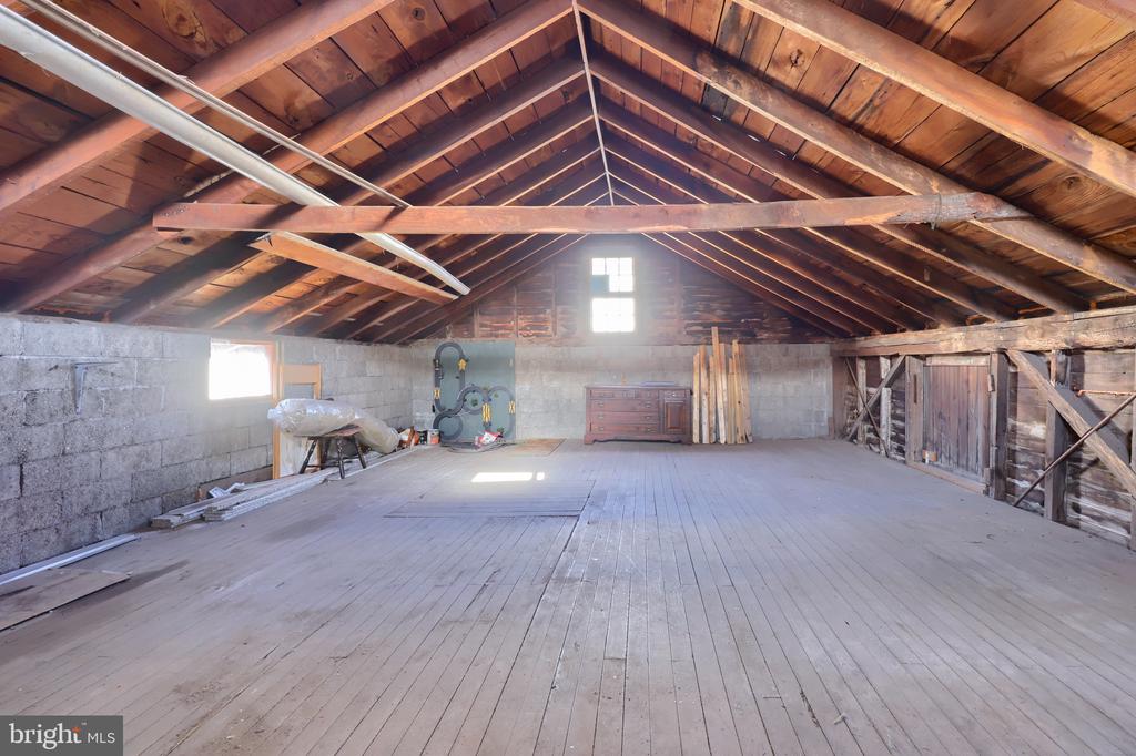 115 W FULTON STREET