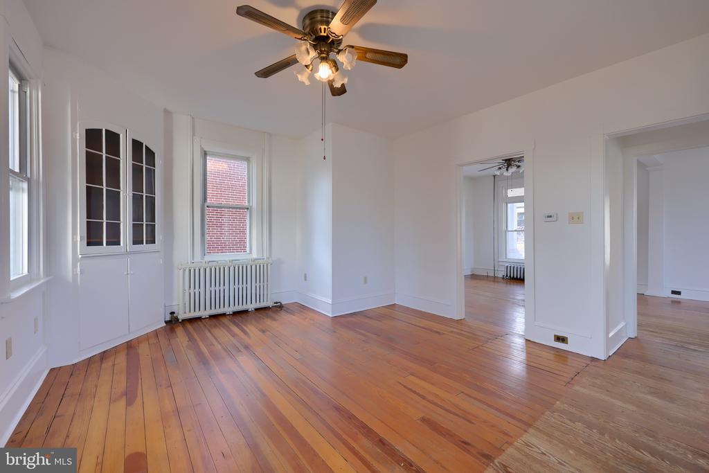 115 W FULTON STREET