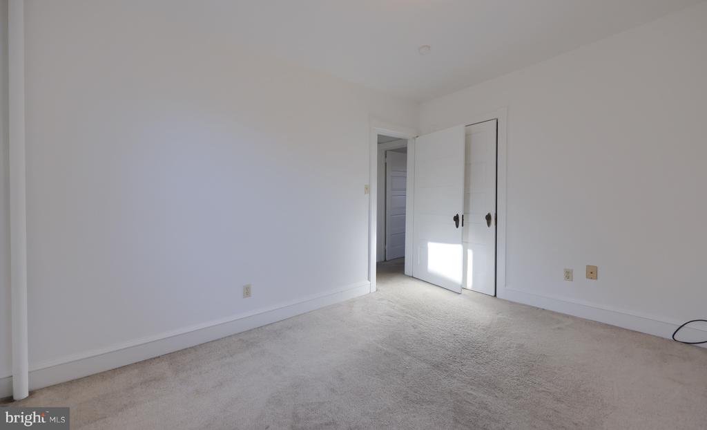 115 W FULTON STREET