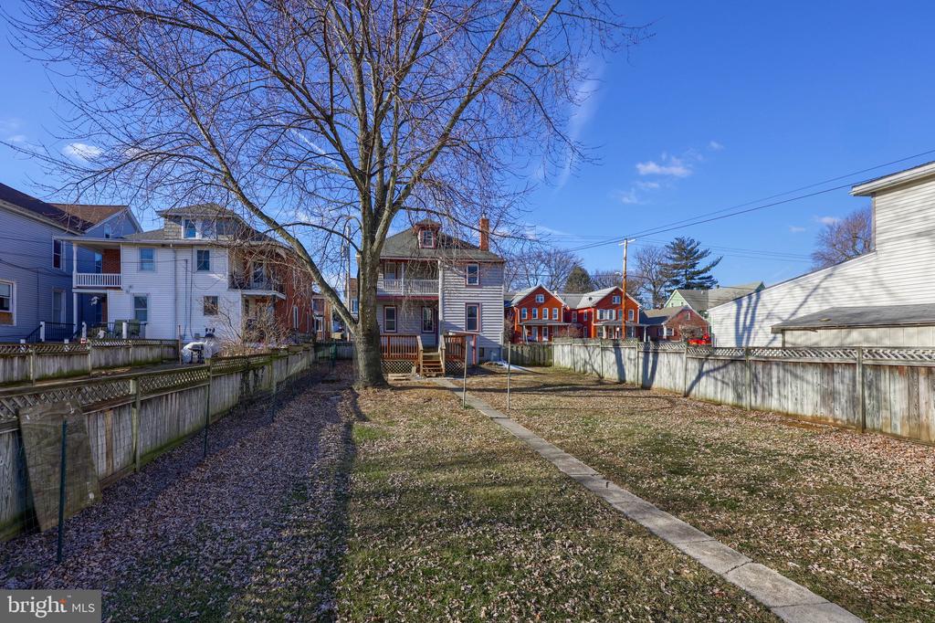 115 W FULTON STREET