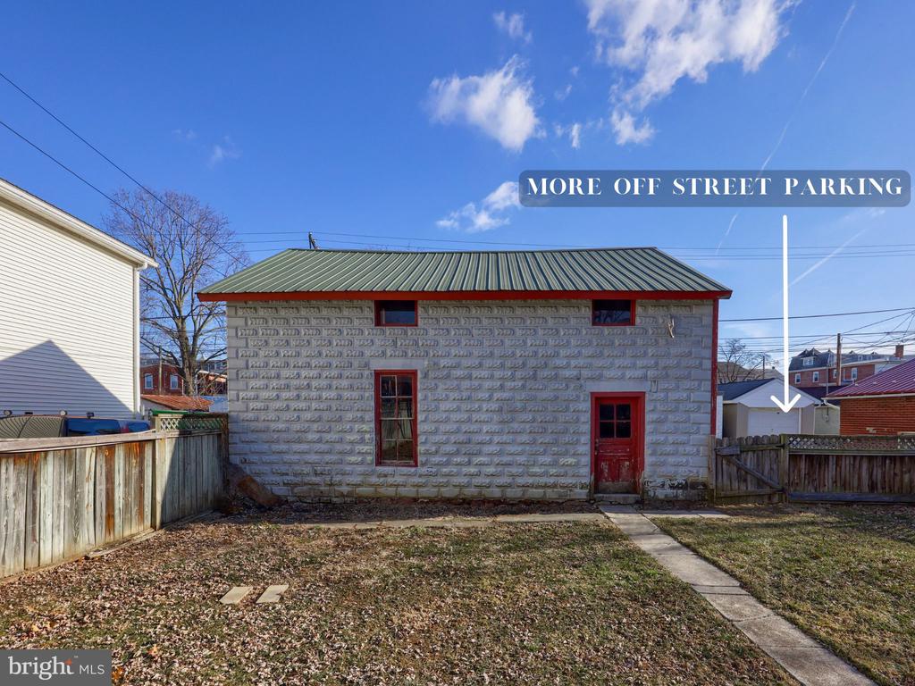 115 W FULTON STREET