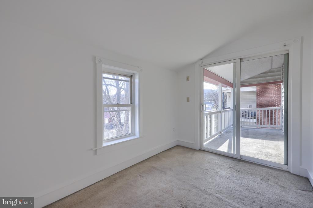 115 W FULTON STREET