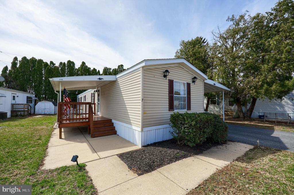 7 DOUGLASS LANE