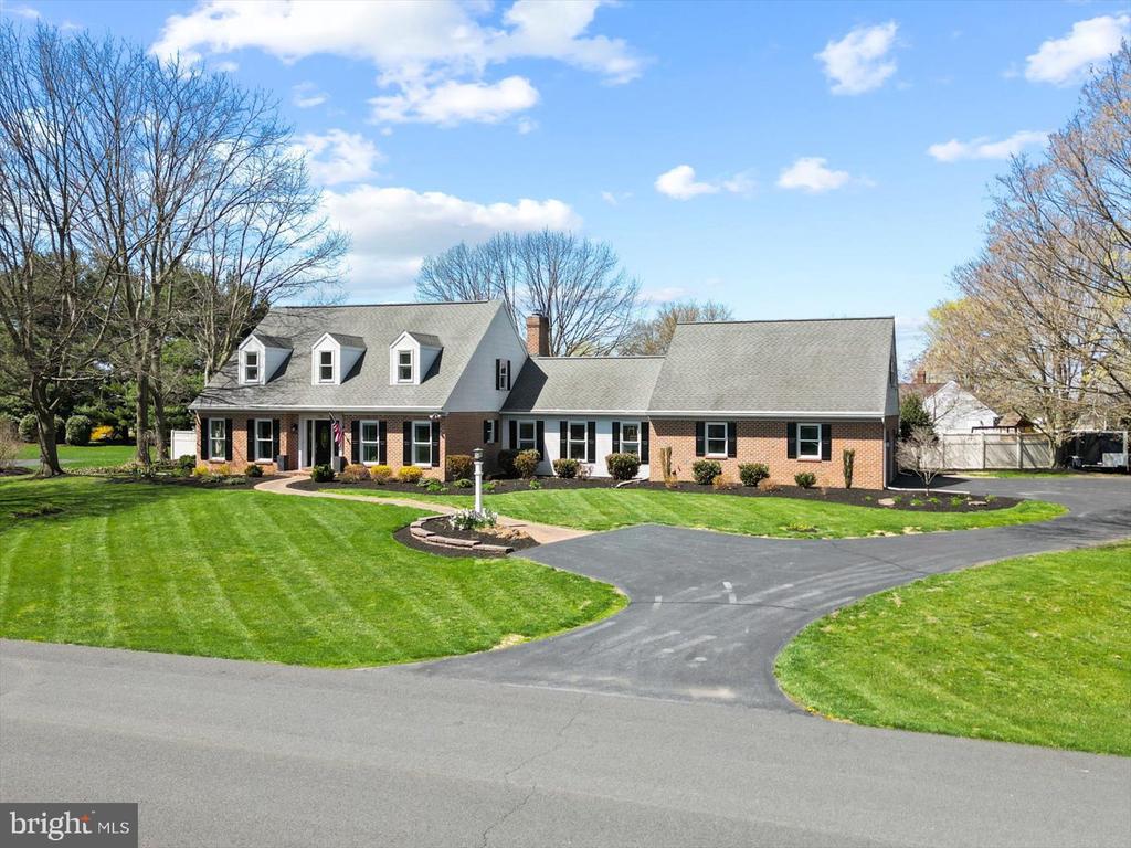 702 BUCKWOOD LANE