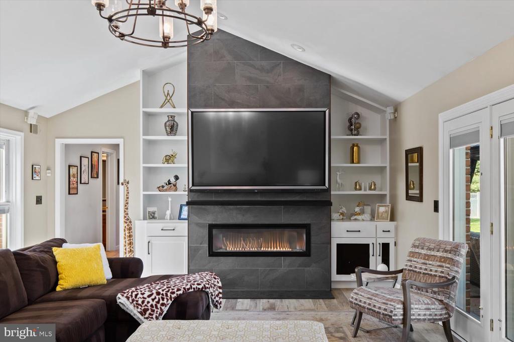 702 BUCKWOOD LANE