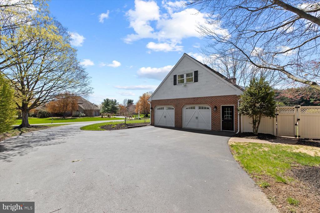 702 BUCKWOOD LANE