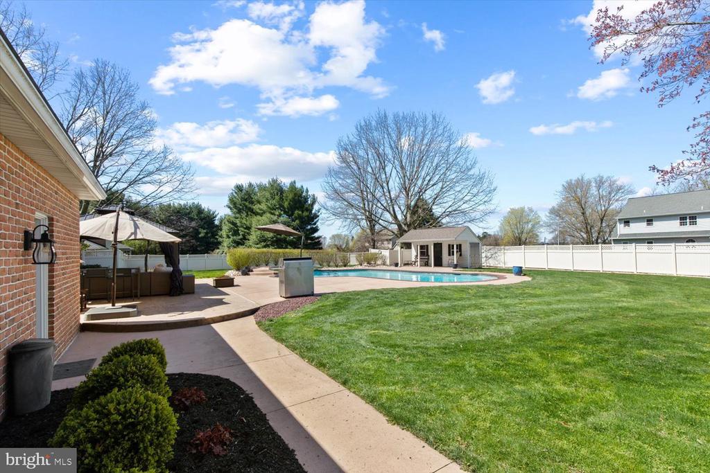 702 BUCKWOOD LANE