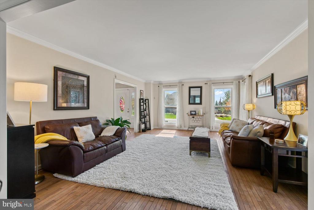 702 BUCKWOOD LANE