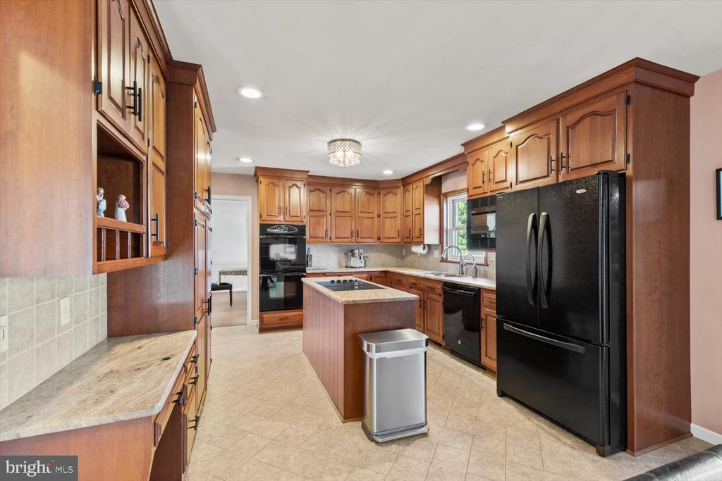 702 BUCKWOOD LANE