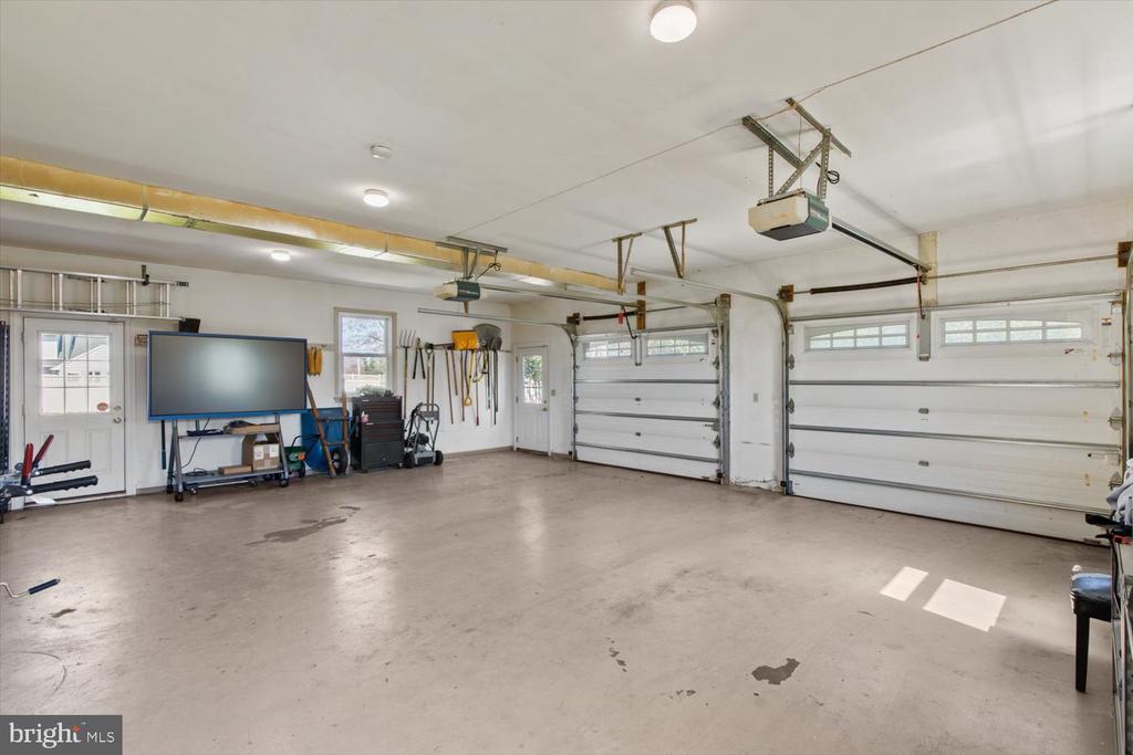 702 BUCKWOOD LANE
