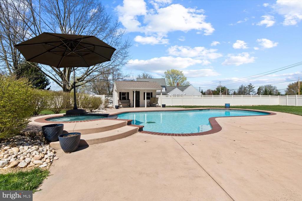 702 BUCKWOOD LANE
