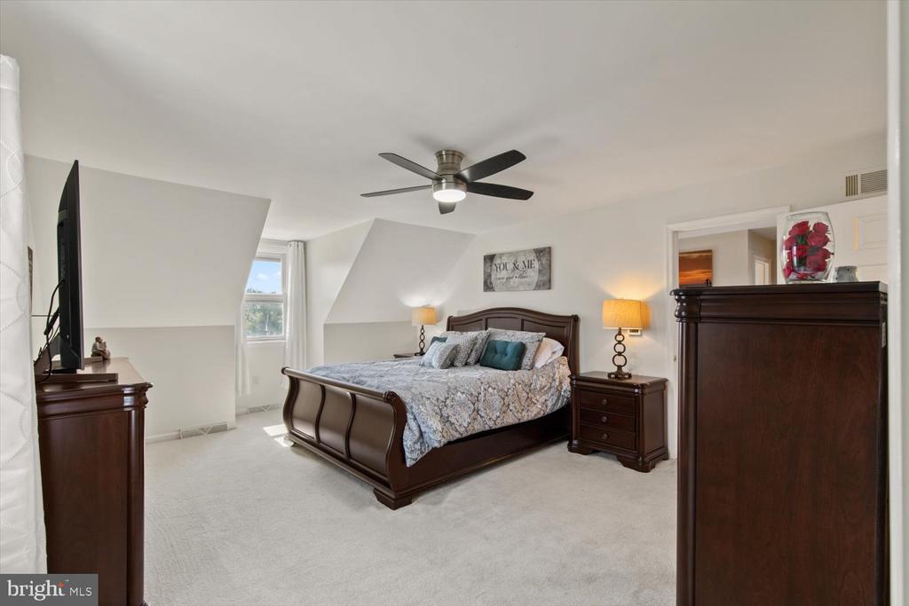 702 BUCKWOOD LANE