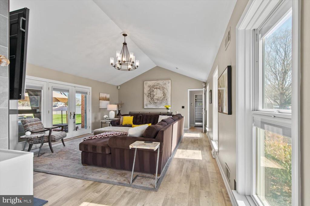 702 BUCKWOOD LANE