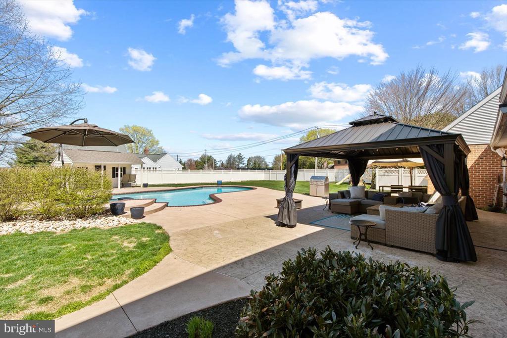 702 BUCKWOOD LANE