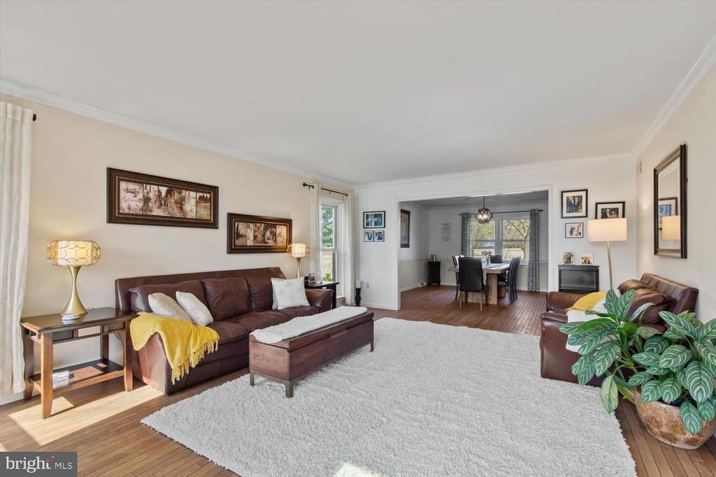 702 BUCKWOOD LANE