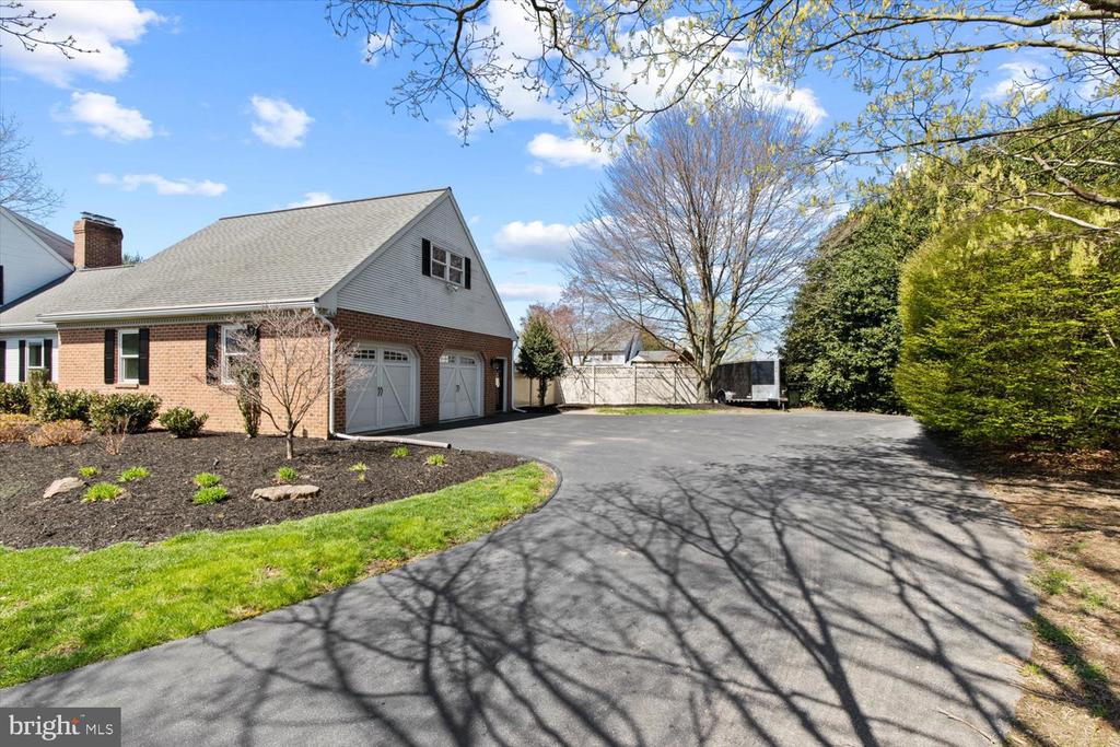702 BUCKWOOD LANE