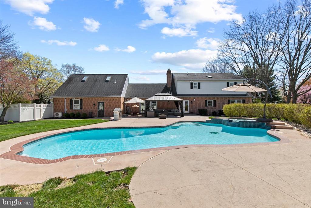 702 BUCKWOOD LANE