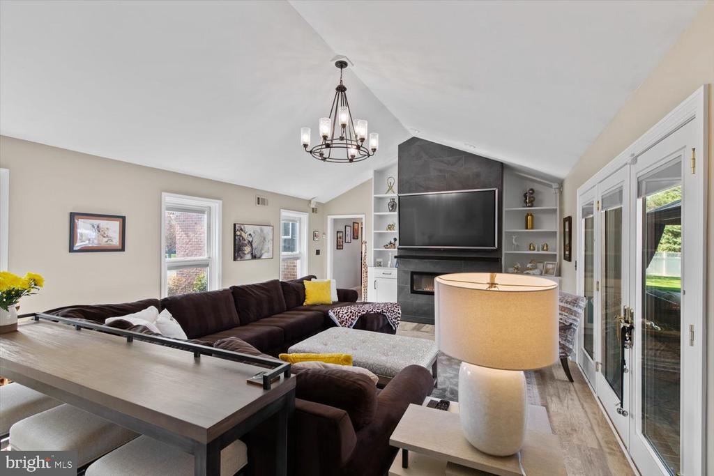 702 BUCKWOOD LANE