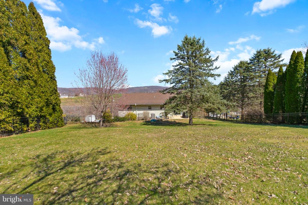 610 W CHURCH ROAD