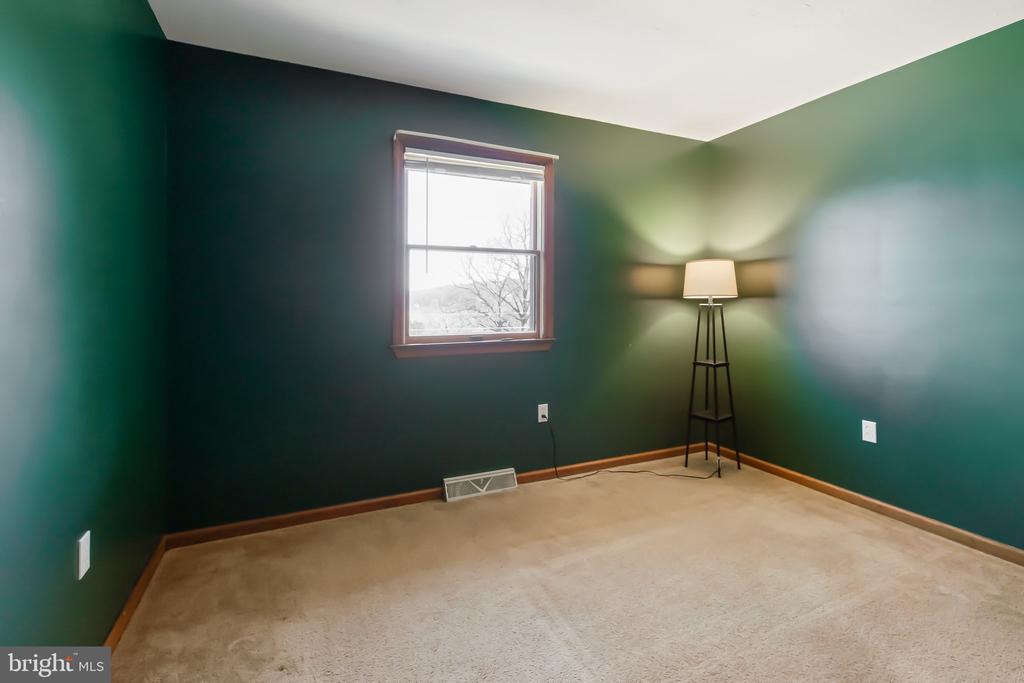 610 W CHURCH ROAD