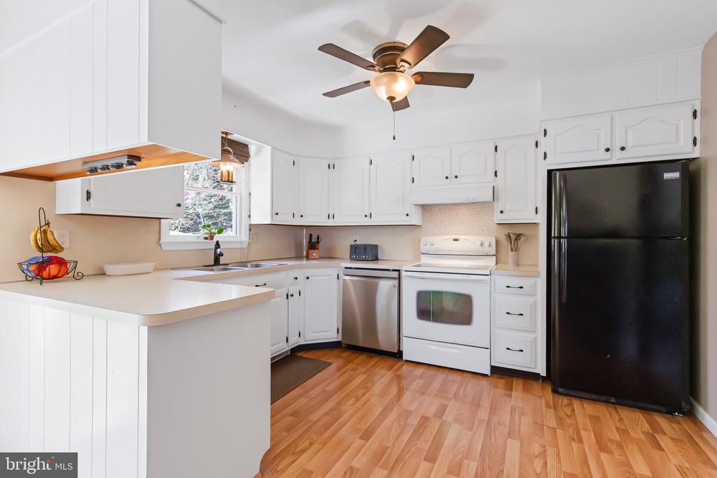 610 W CHURCH ROAD