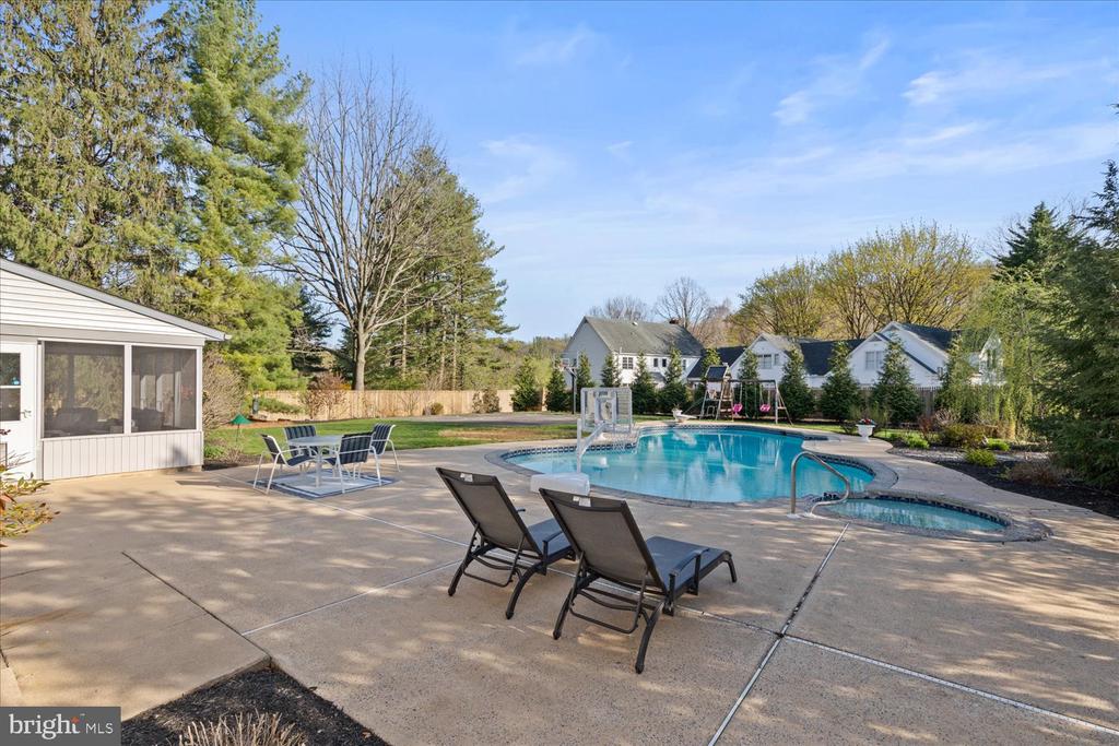 442 WETHERBURN DRIVE