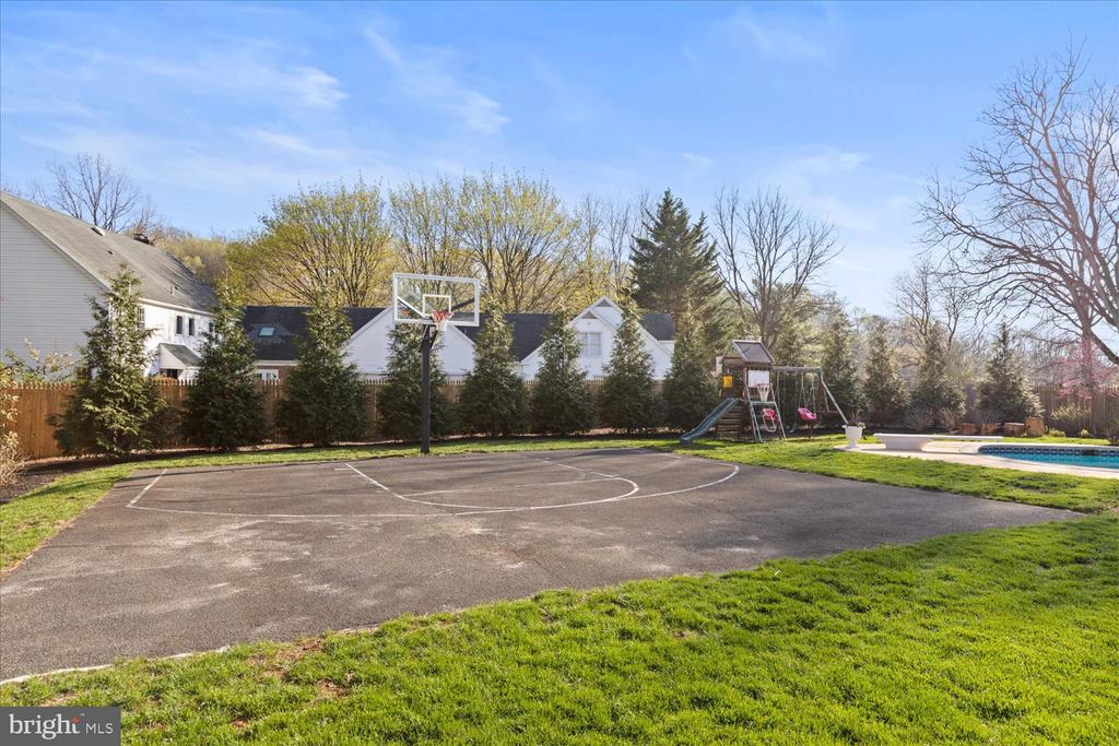 442 WETHERBURN DRIVE