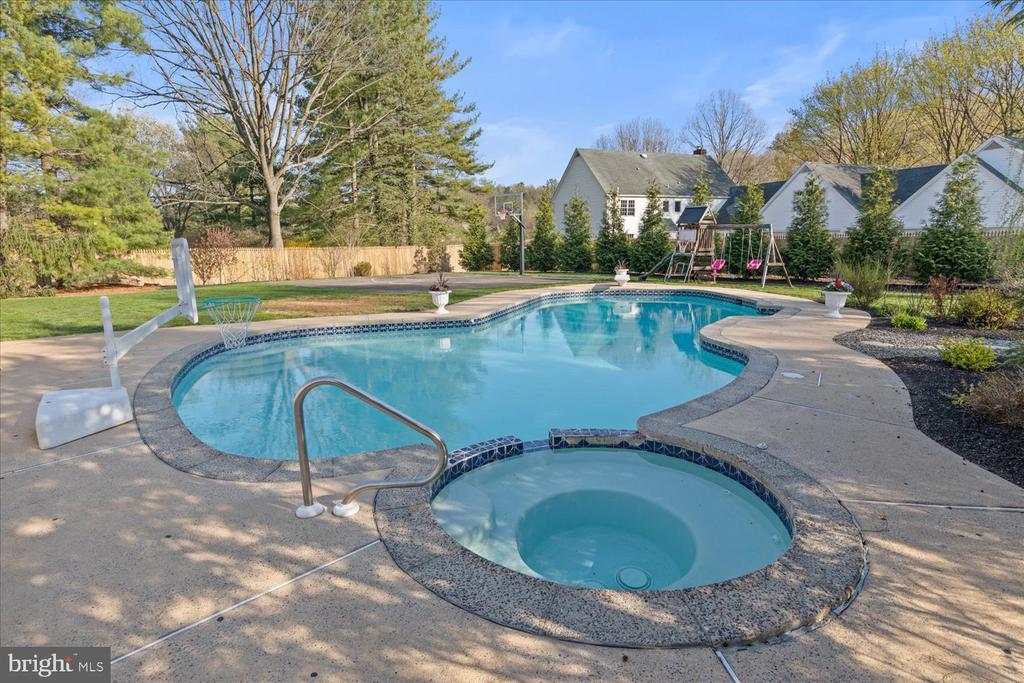 442 WETHERBURN DRIVE