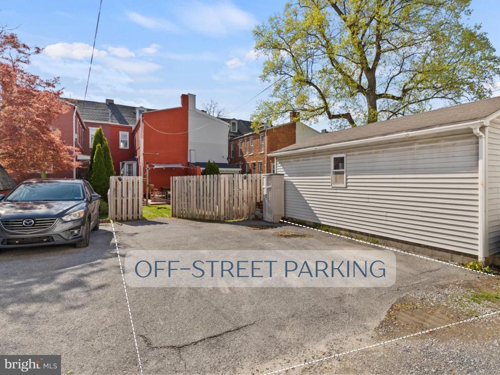 821 N QUEEN STREET