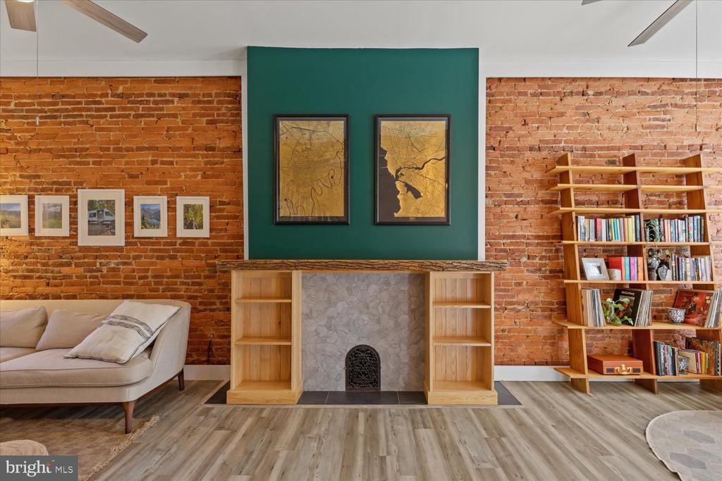 821 N QUEEN STREET