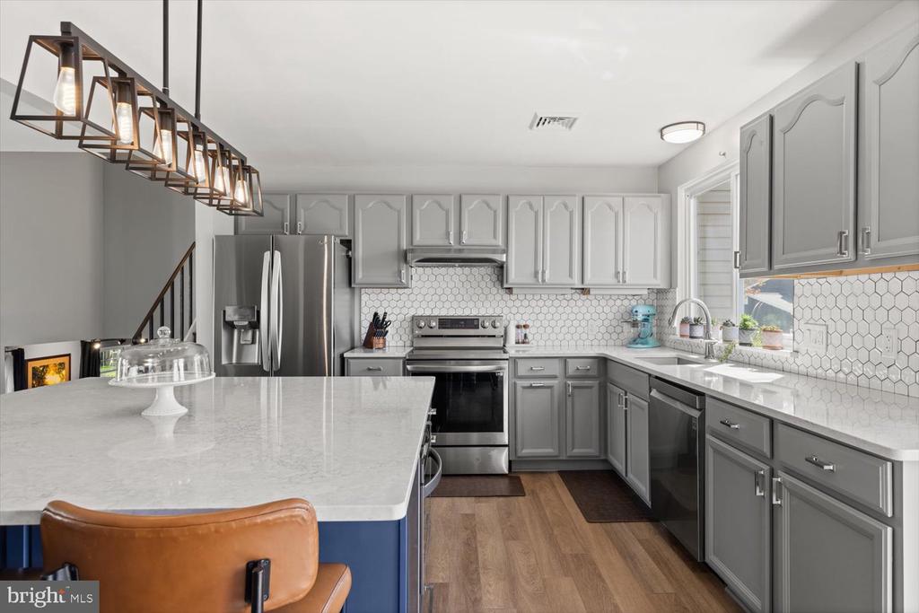 212 PETERSBURG ROAD
