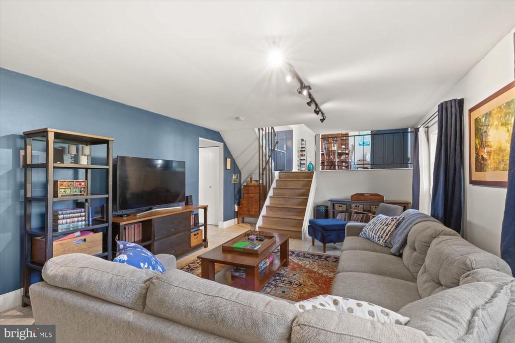 212 PETERSBURG ROAD