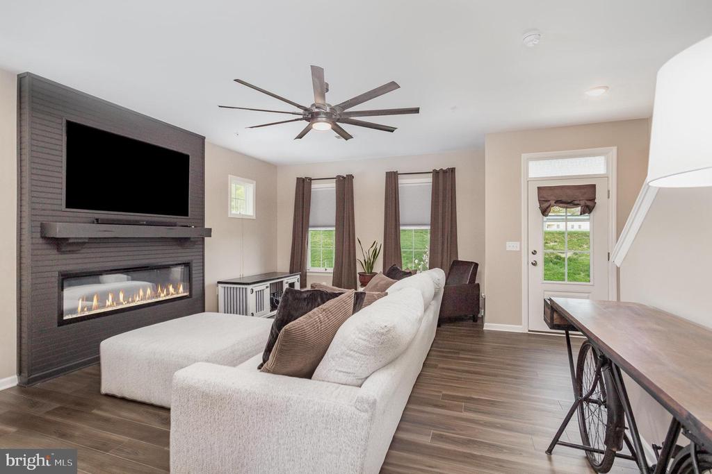 2445 ARTESIAN WAY