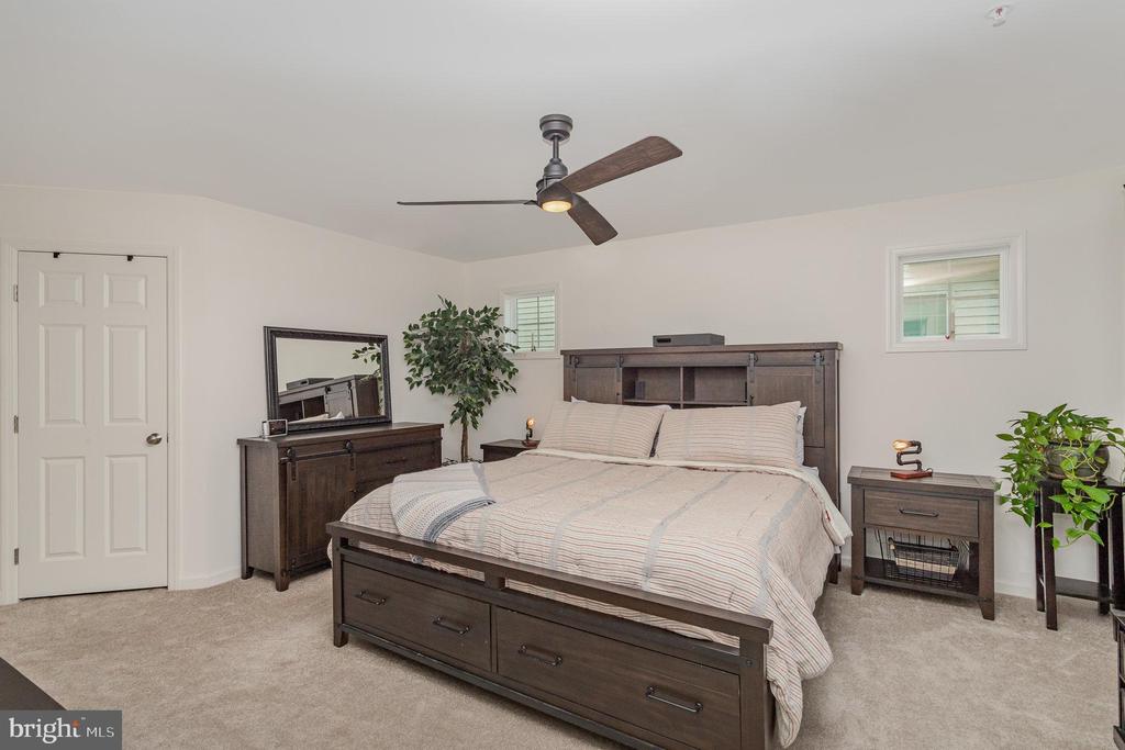 2445 ARTESIAN WAY