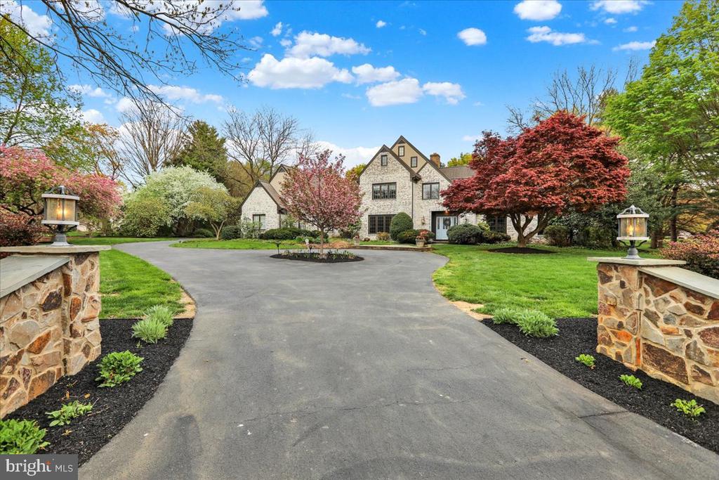 520 STONEHENGE DRIVE
