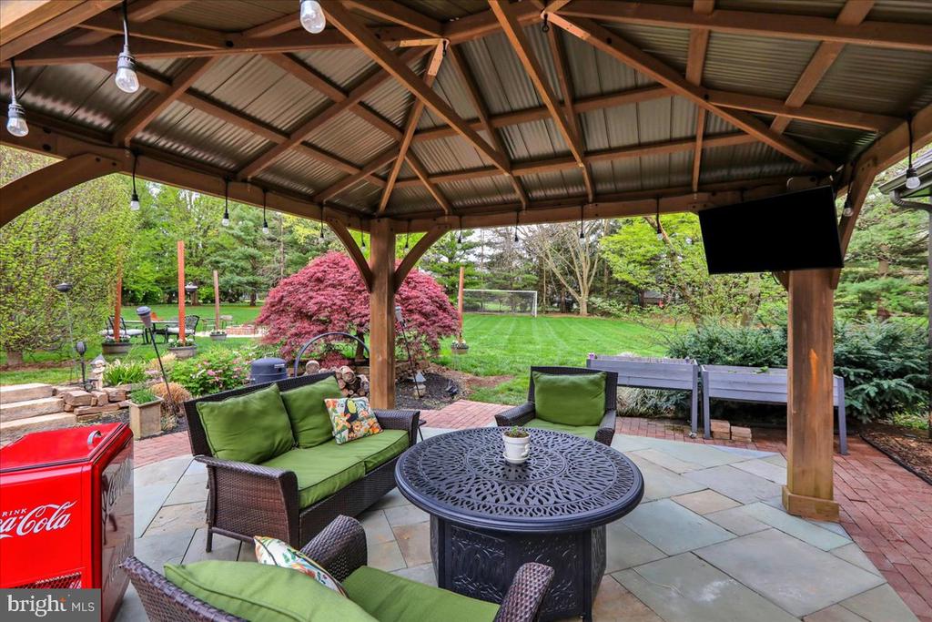520 STONEHENGE DRIVE