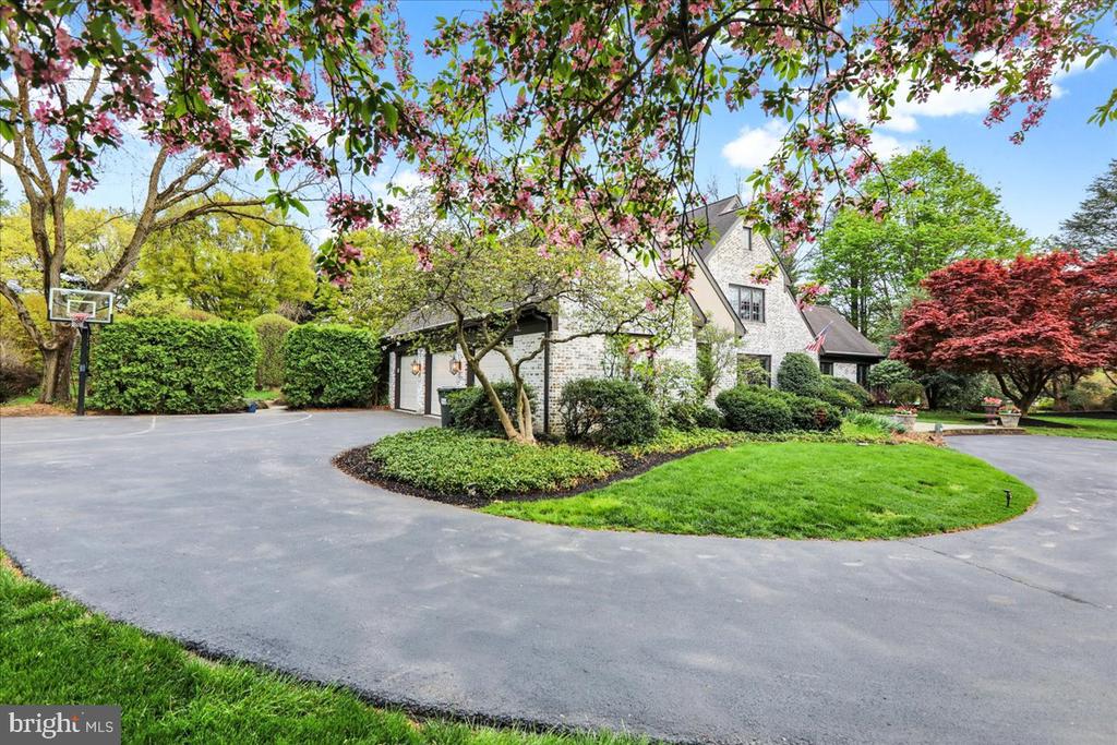 520 STONEHENGE DRIVE