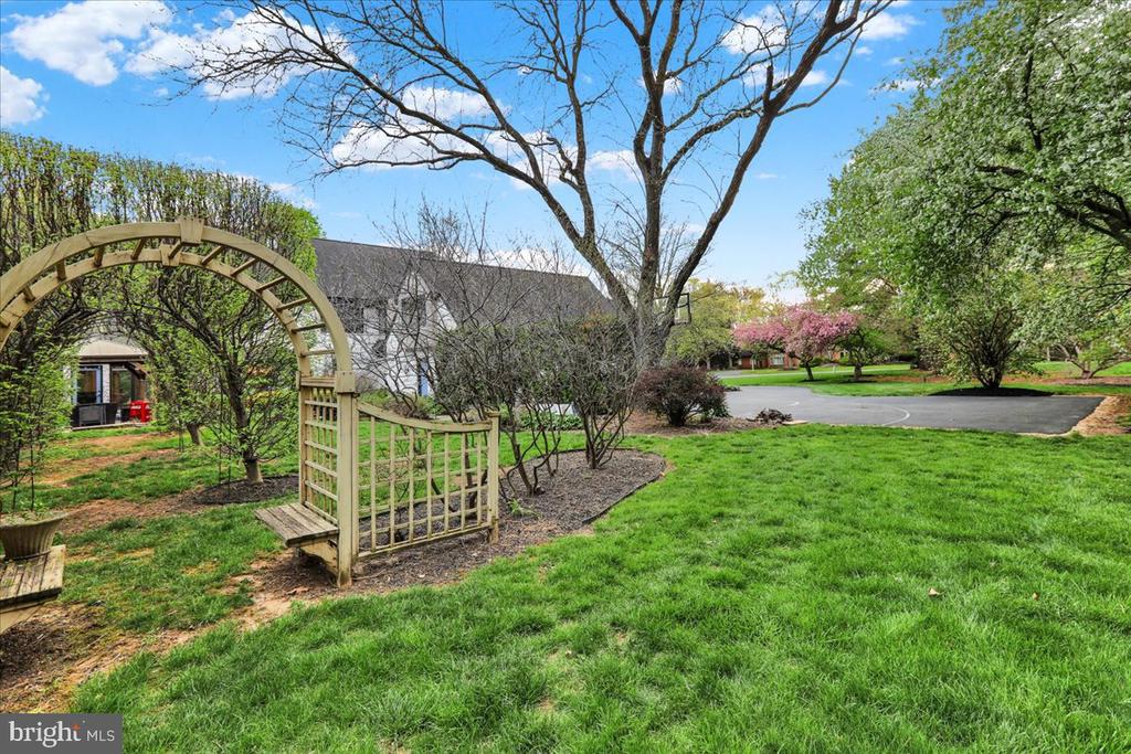 520 STONEHENGE DRIVE